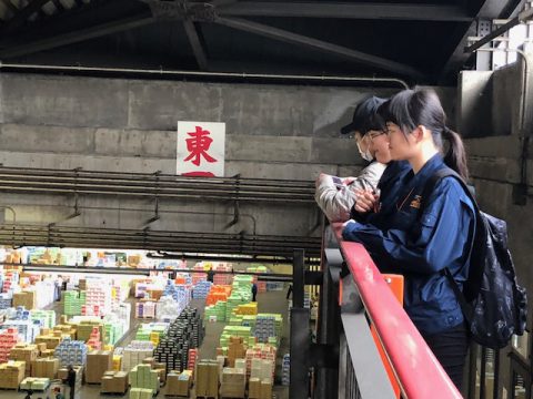 新入社員研修　大田市場見学